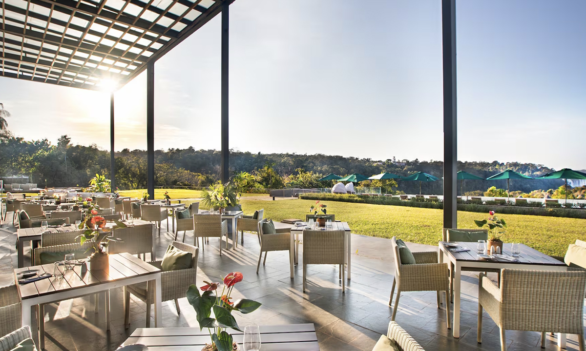 6 Experimenta la impresionante belleza de las Cataratas del Iguazú desde la comodidad de Meliá Iguazú Resort & Spa.