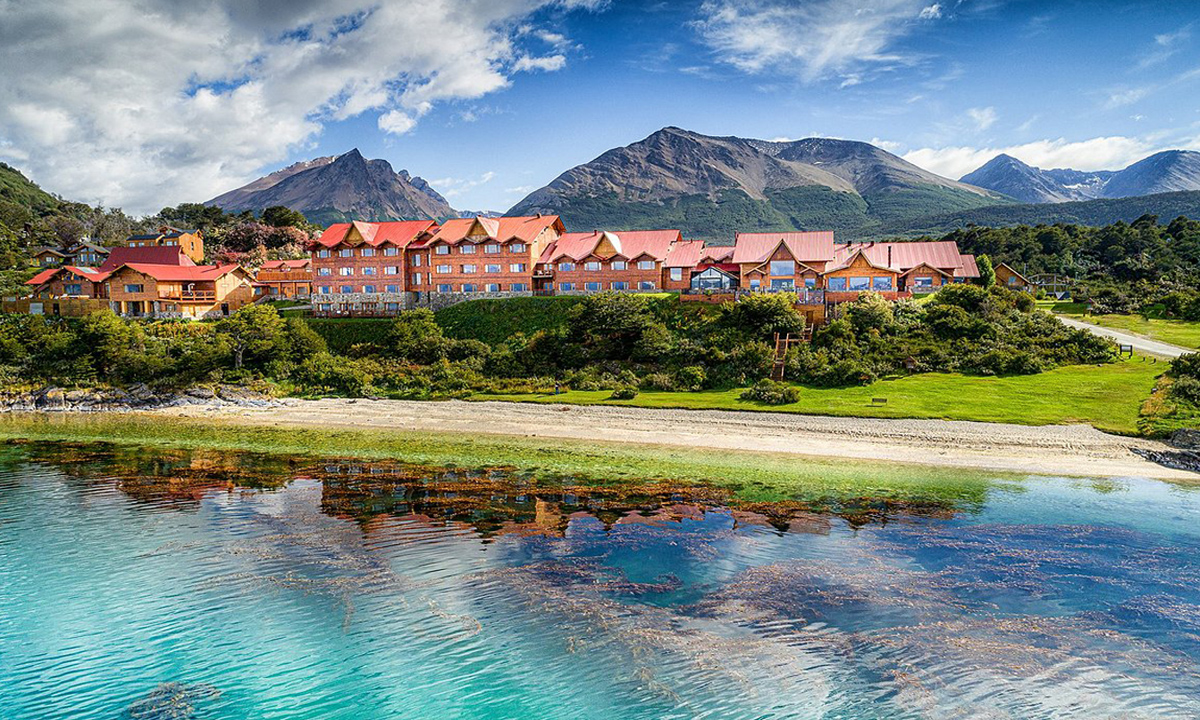 2 Embark on a luxury tour to Ushuaia, Patagonia's southern gem, and indulge in the lavish amenities of 5-star Los Cauquenes Resort