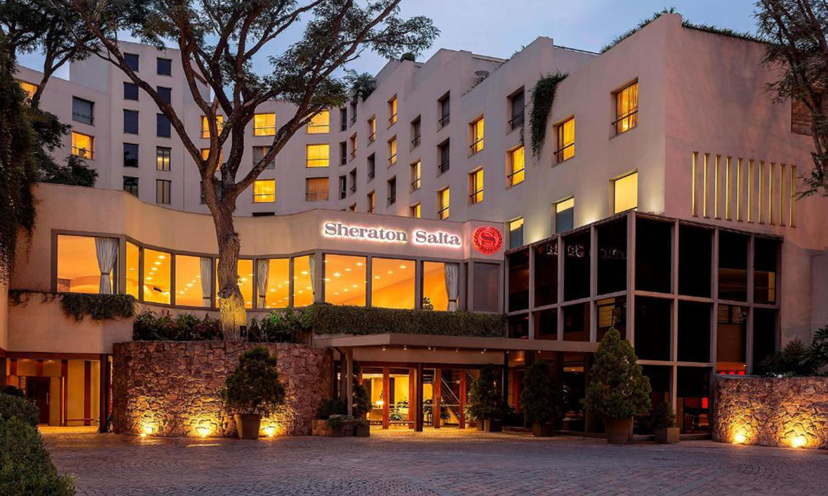 1 Sumérgete en el lujo con un tour de 3 días a Salta, Argentina, alojándote en el prestigioso Hotel Sheraton de Salta.