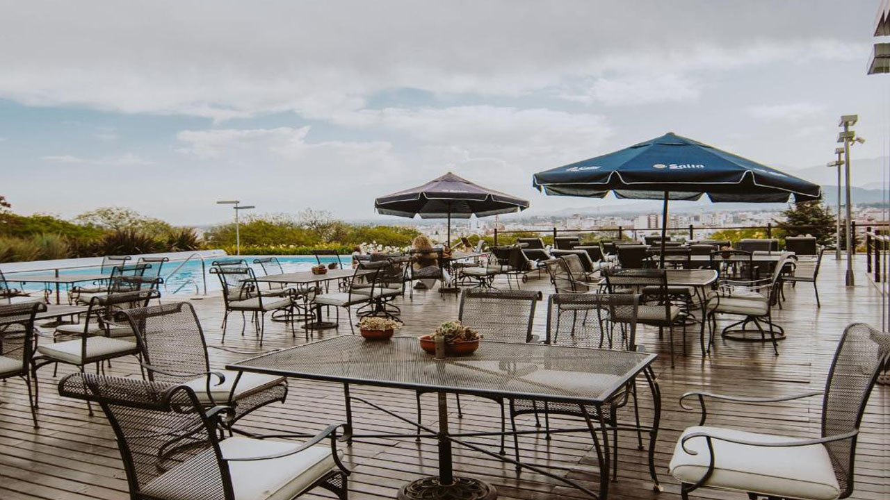 10 Sumérgete en el lujo con un tour de 3 días a Salta, Argentina, alojándote en el prestigioso Hotel Sheraton de Salta.